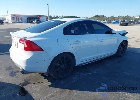 2017 Volvo S60 T5 Dynamic z USA, uszkodzony, nr VIN YV126MFL8H2425539